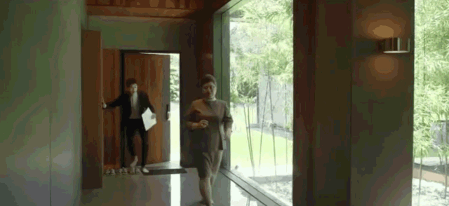 嘉多彩丨在中國，擁有《寄生蟲》里的“豪宅”一共分幾步？.gif